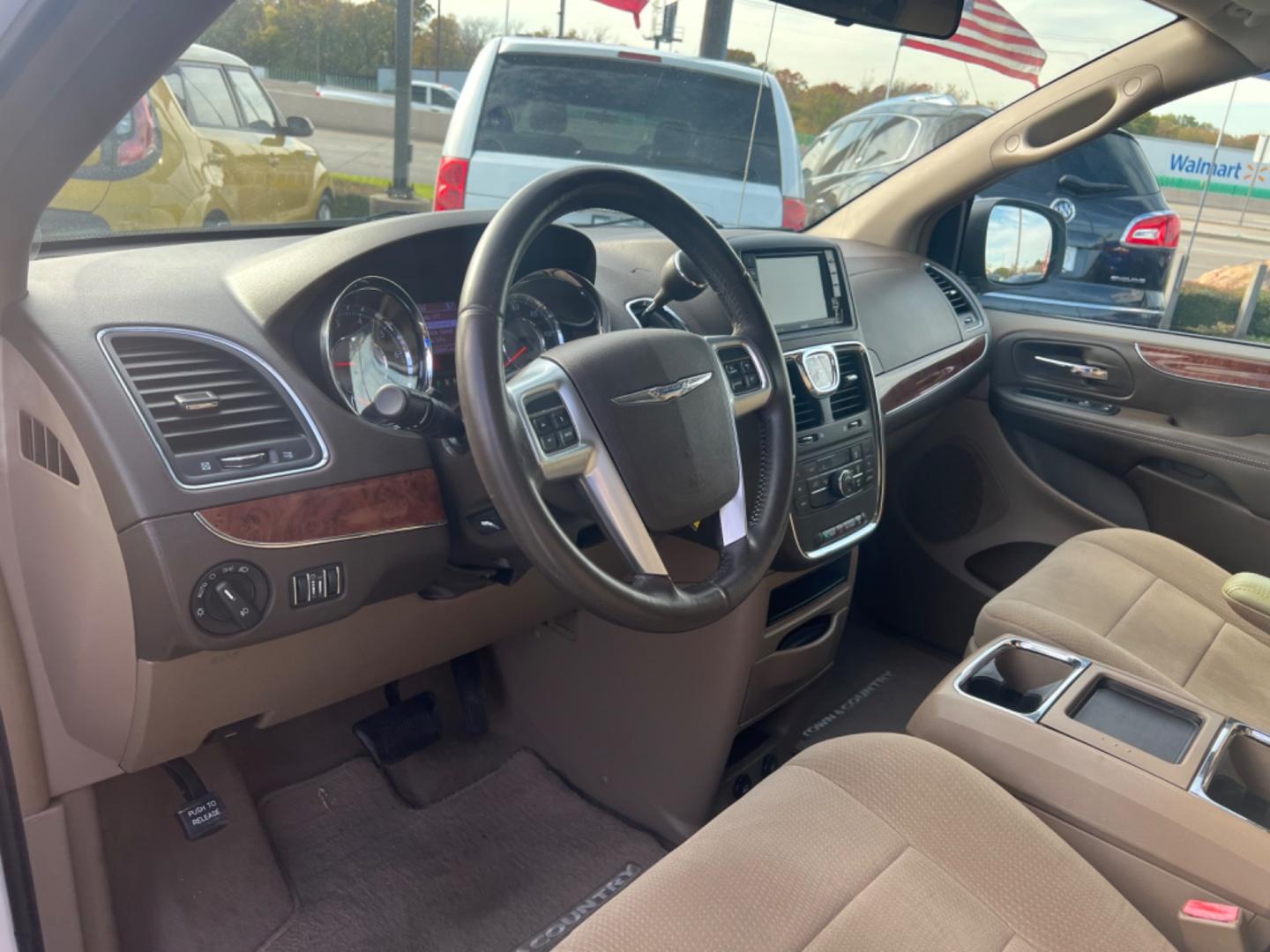 2011 WHITE Chrysler Town and Country Touring (2A4RR5DG1BR) with an 3.6L V6 DOHC 24V engine, 6-Speed Automatic transmission, located at 420 I-35E, Lancaster, TX, 75146, (469) 297-4144, 32.593929, -96.823685 - Photo#1